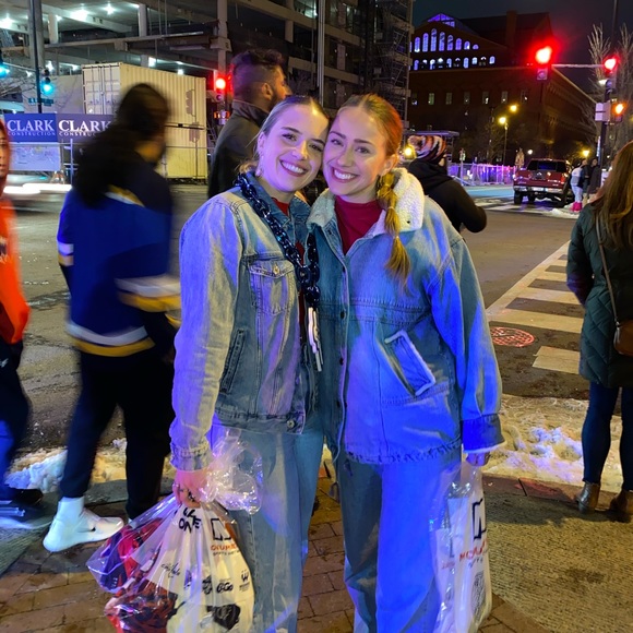 Hi! Our names are Abbey and Caroline, but you can call us Two Broke Blondes - Picture 6 of 7